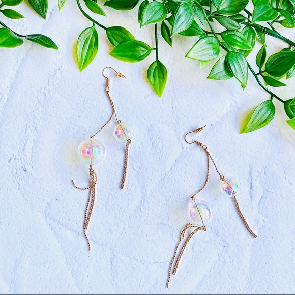 Gold dangle earrings with clear shiny glass beads - Picture 2 of 7